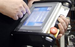 En mycket smidig, handburen operatörspanel för fjärrmanövrering av PLC-styrda anläggningar.