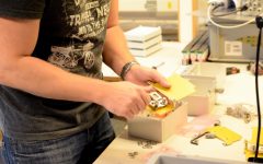 Hela vägen från prototyp till färdig och paketerad produkt.