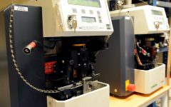 Allt inom kablagetillverkning, klipp, skalning, crimp och testning-