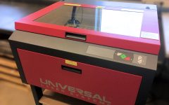 Universal lasergravyrmaskin